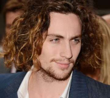 آرون تیلور جانسون در جیمز باند بازی می کند